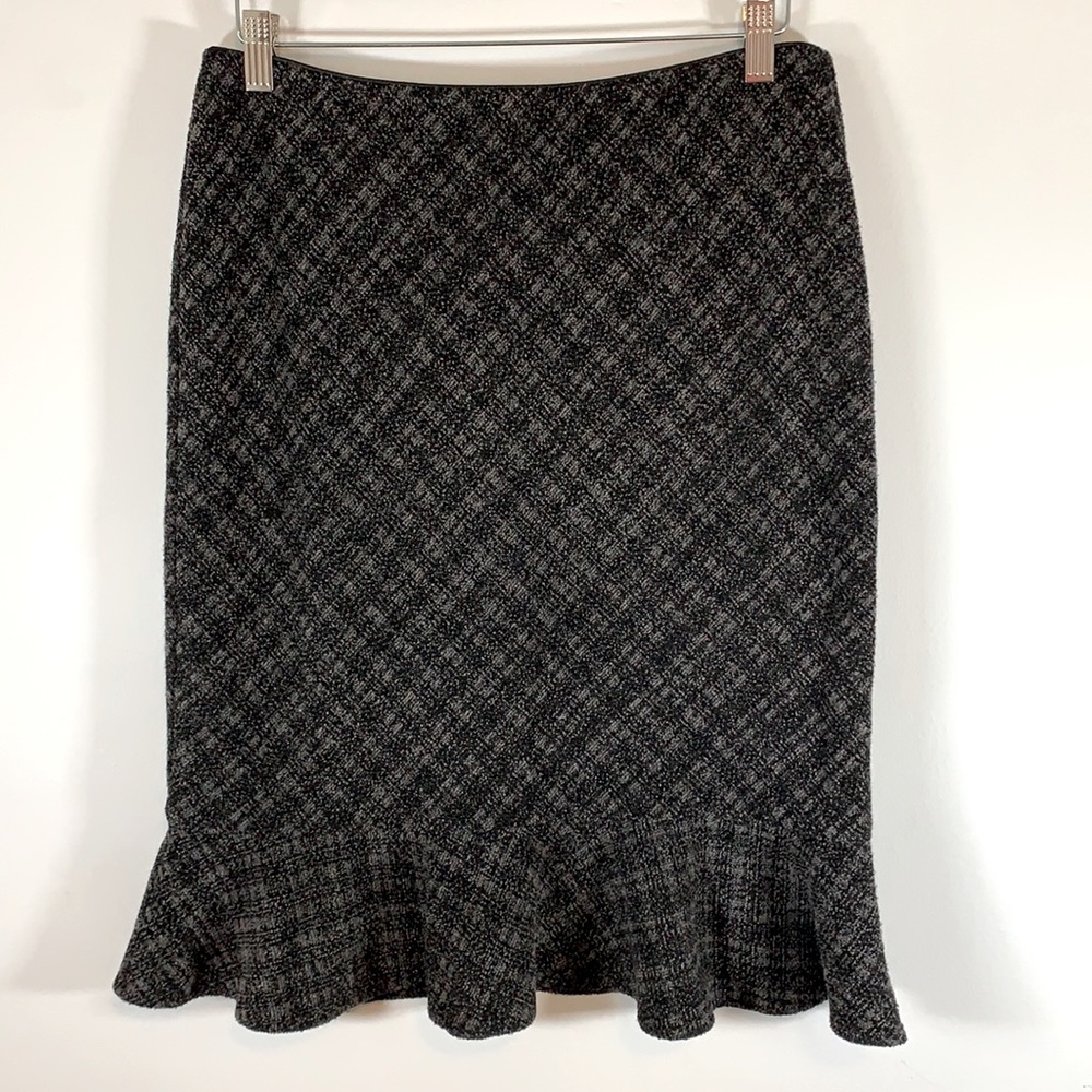 Express Classic Plaid Ruffle Hemline Women’s 9/10 Grey Pencil Zip Up Skirt